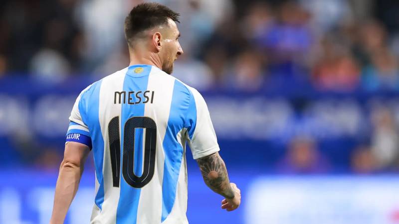 Messi – Nguoi hoan thien khai niem ao so 10 hien dai