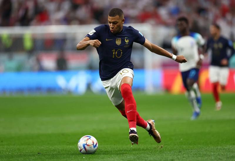 tan cong Kylian Mbappé